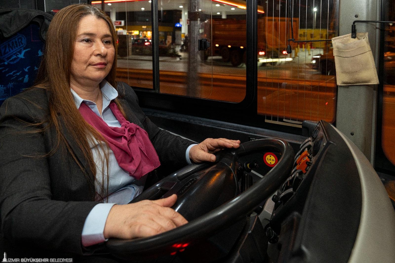 Türkiye rekoru İzmir’de: ESHOT’un 300 kadın şoförüyle 'tam yol ileri'