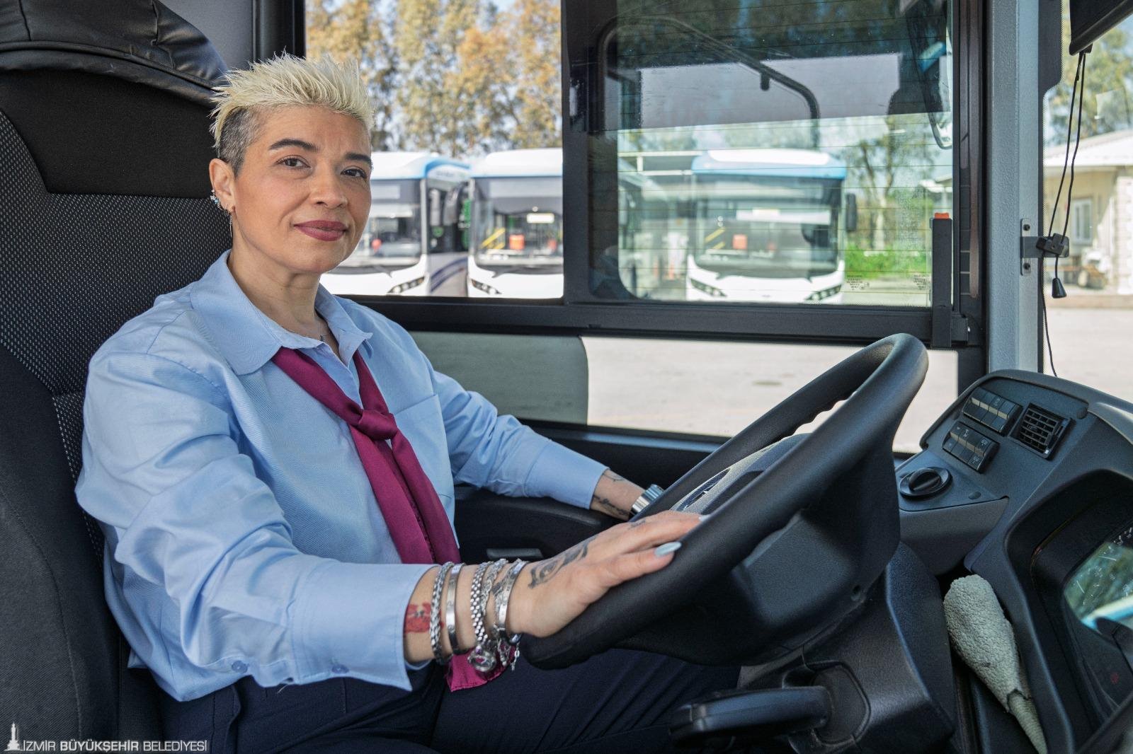 Türkiye rekoru İzmir’de: ESHOT’un 300 kadın şoförüyle 'tam yol ileri'