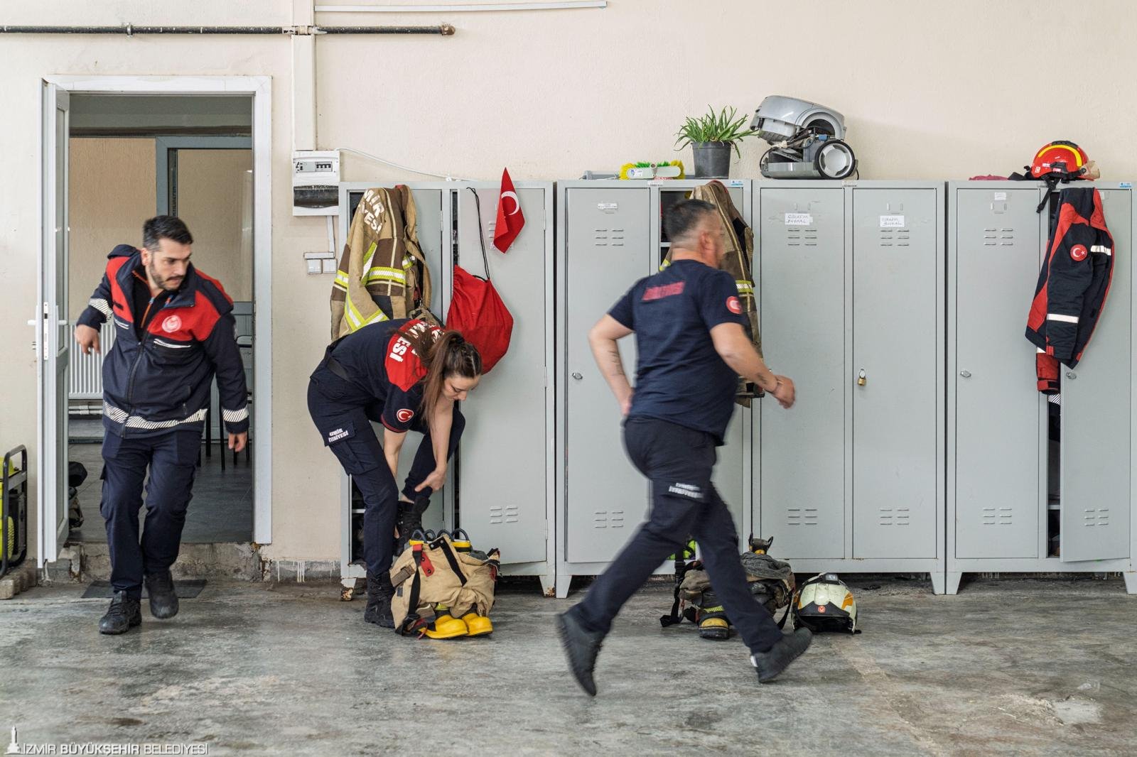 İzmir’in alevlerle savaşan cesur yüreği: Pes etmedi; Narlıdere'nin alev savaşçısı oldu