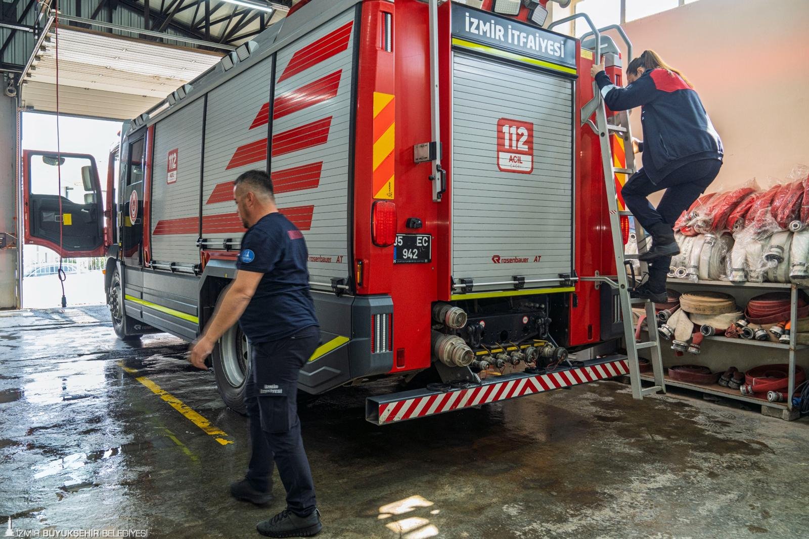 İzmir’in alevlerle savaşan cesur yüreği: Pes etmedi; Narlıdere'nin alev savaşçısı oldu