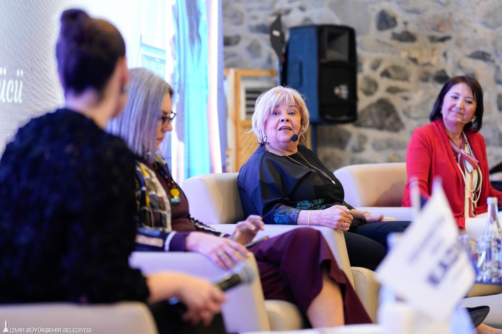 Cesaretin adı İzmir'de kadın oldu: 'Cam tavanları birlikte kırıyoruz'