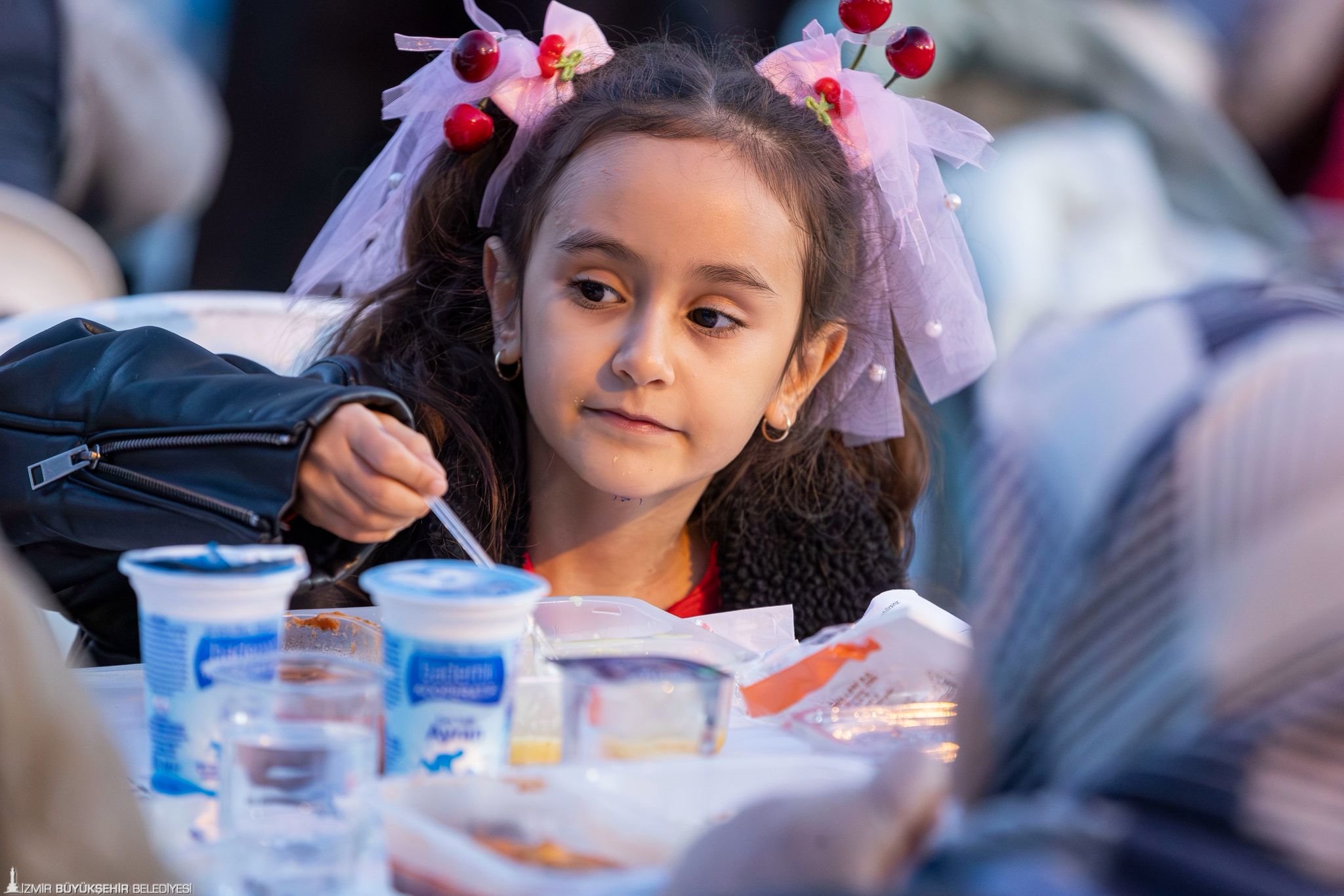 Tugay Çamdibi'nde binlerle iftarda: 'İyilik için çalıştığımızda büyürüz'