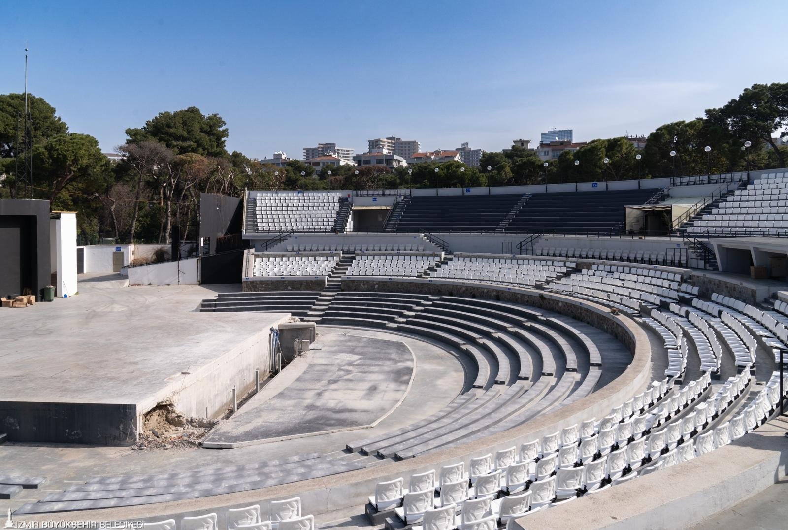 İzmir'in sanat mabedi Kültürpark Atatürk Açık Hava Tiyatrosu yenileniyor