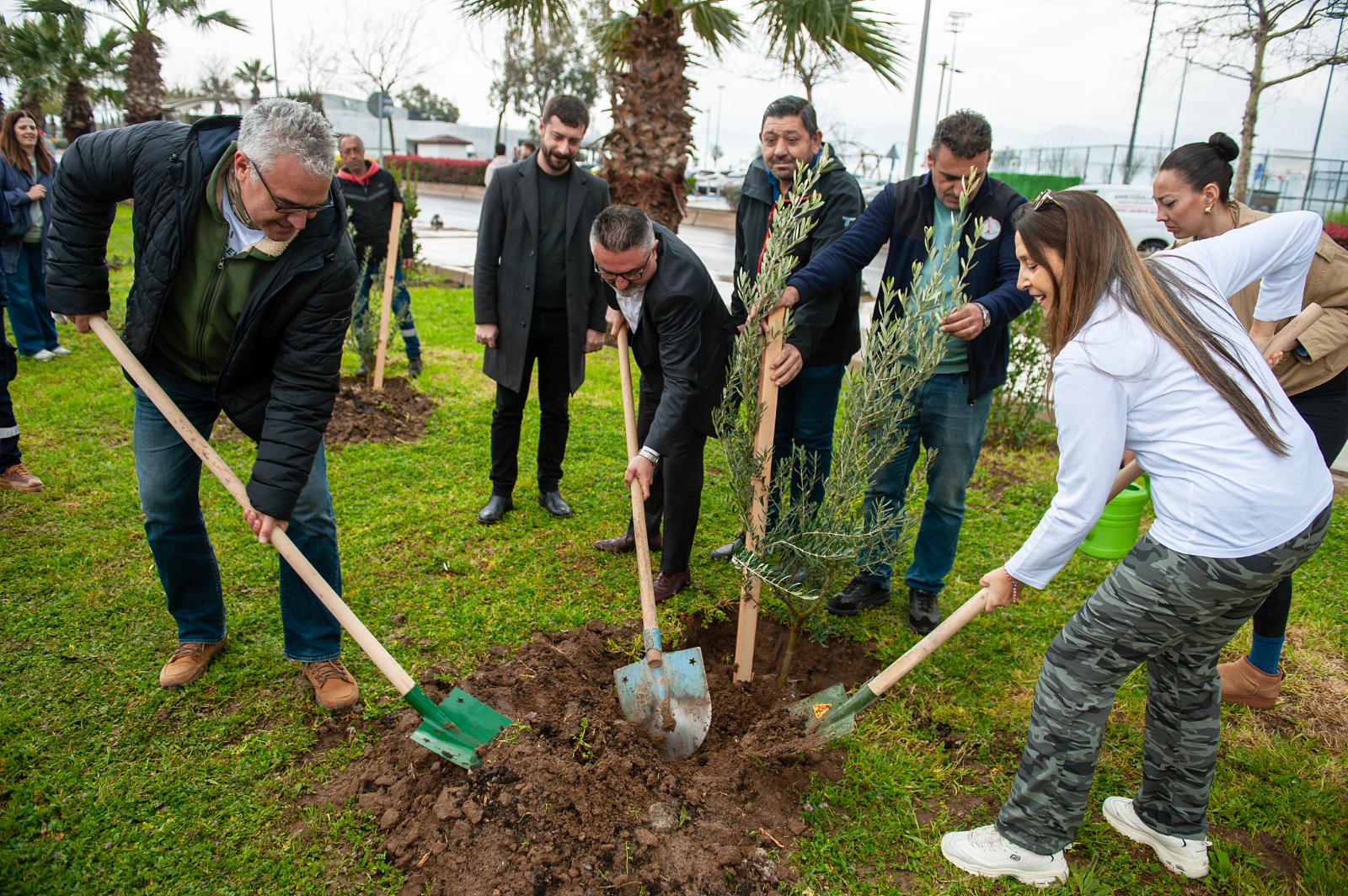 Karşıyaka’da anlamlı orman: Voleybolun unutulmazları Atakent’te yaşayacak! 4 Karşıyaka’da anlamlı orman: Voleybolun unutulmazları Atakent’te yaşayacak!