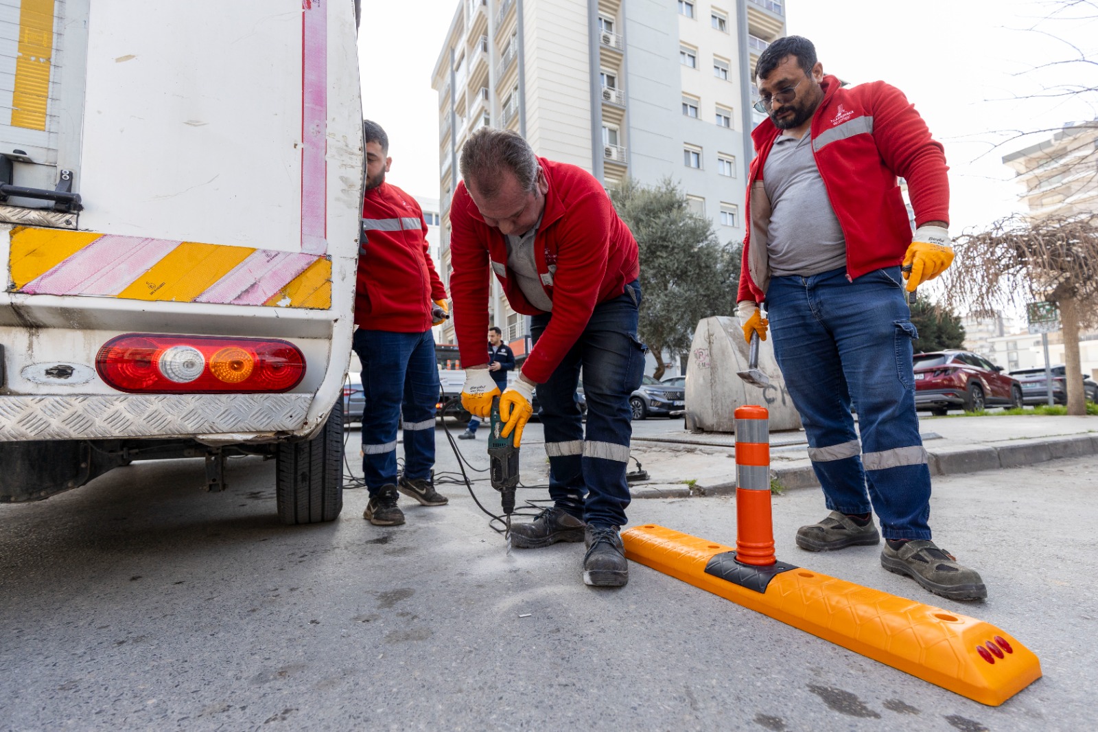 Başkan Ünsal’dan Karşıyakalılara kritik çağrı: "Lütfen o alanlara park etmeyin"