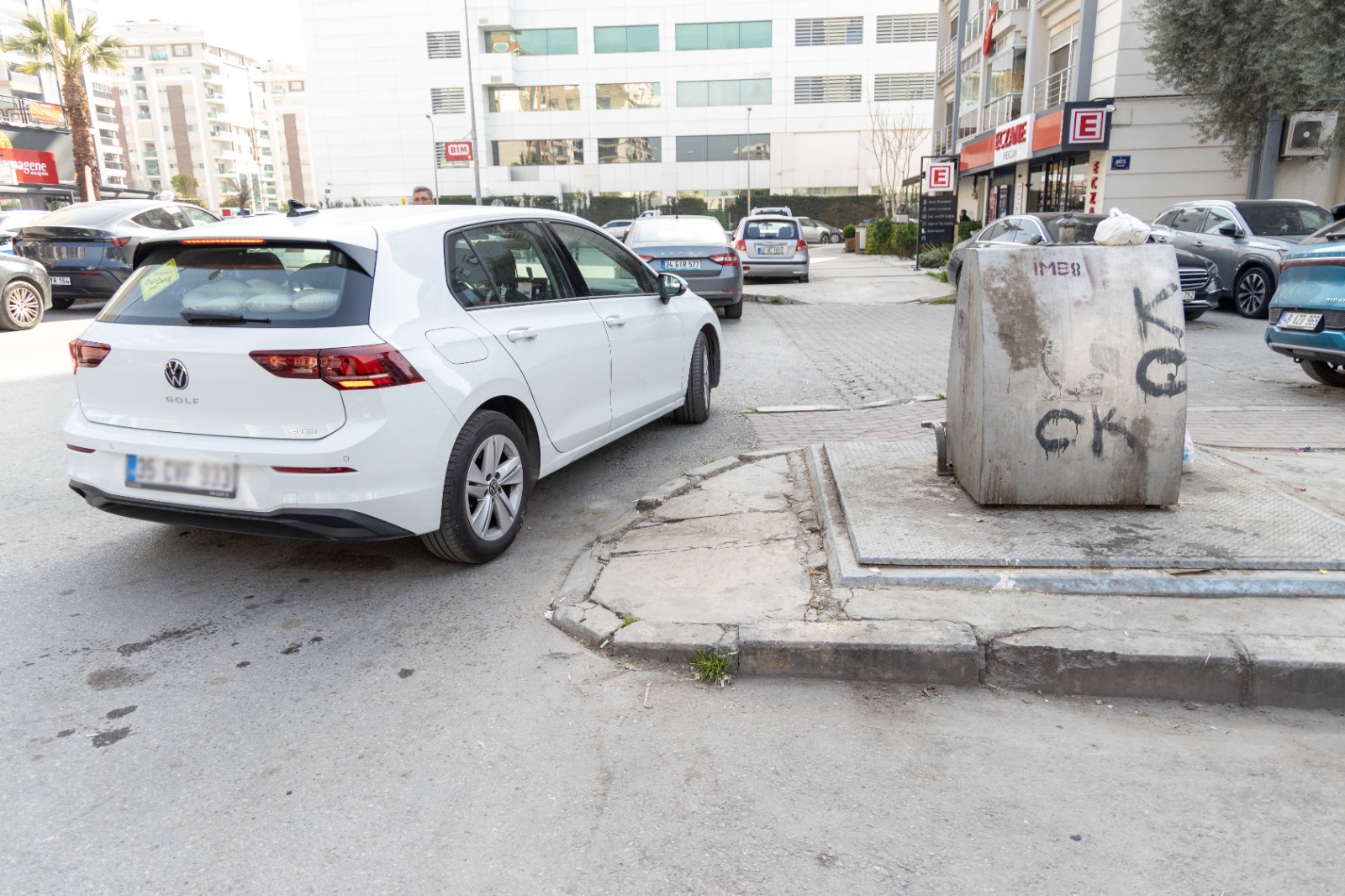 Başkan Ünsal’dan Karşıyakalılara kritik çağrı: "Lütfen o alanlara park etmeyin"