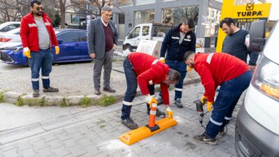 Karşıyaka Belediyesi, hatalı araç parkları nedeniyle aksayan çöp toplama işlemlerini