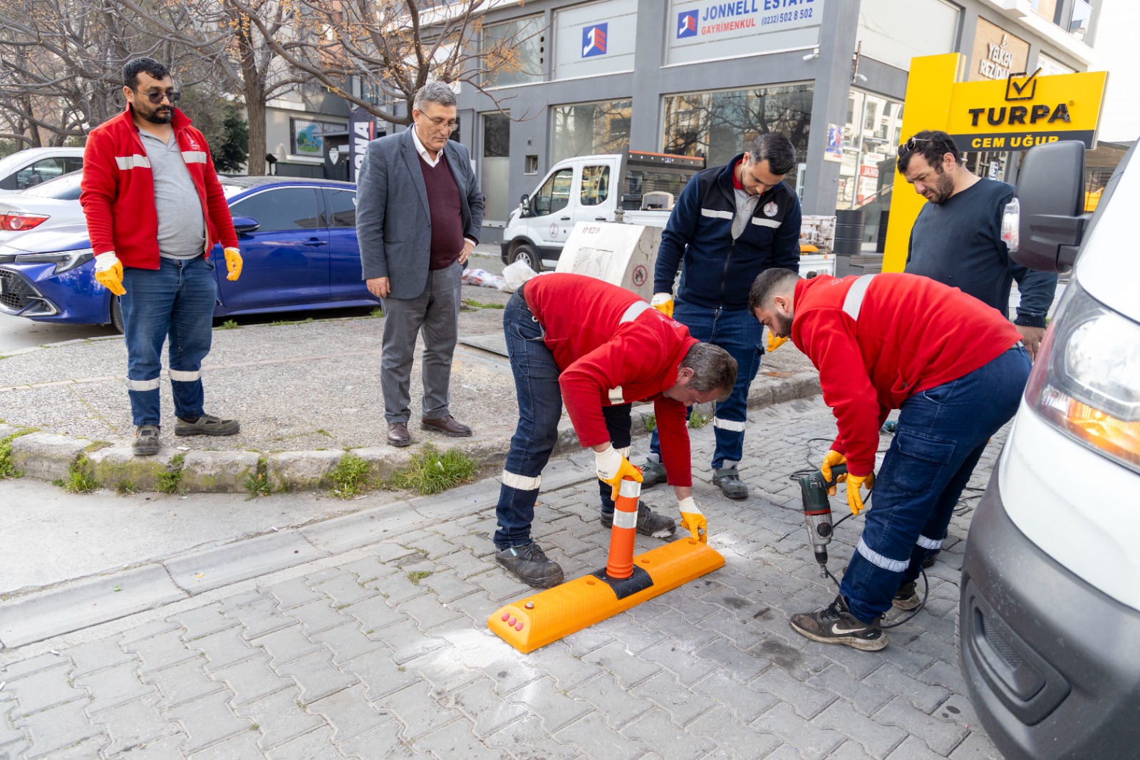 Başkan Ünsal’dan Karşıyakalılara kritik çağrı: "Lütfen o alanlara park etmeyin"