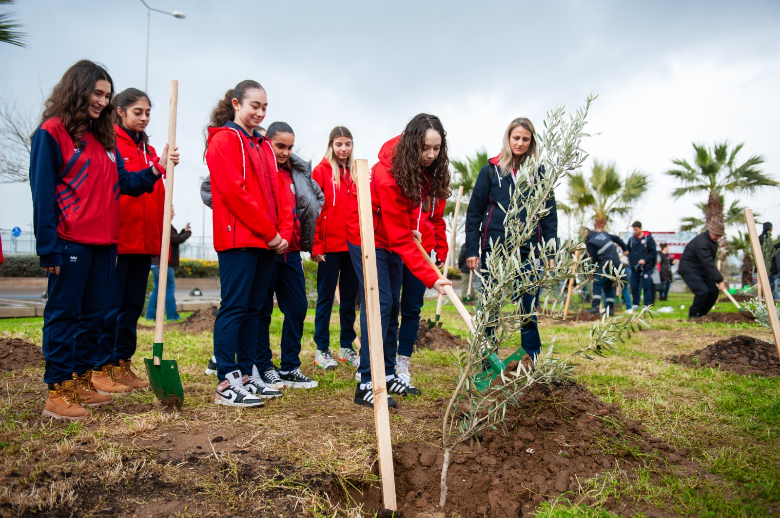 Karşıyaka’da anlamlı orman: Voleybolun unutulmazları Atakent’te yaşayacak! 3 Karşıyaka’da anlamlı orman: Voleybolun unutulmazları Atakent’te yaşayacak!