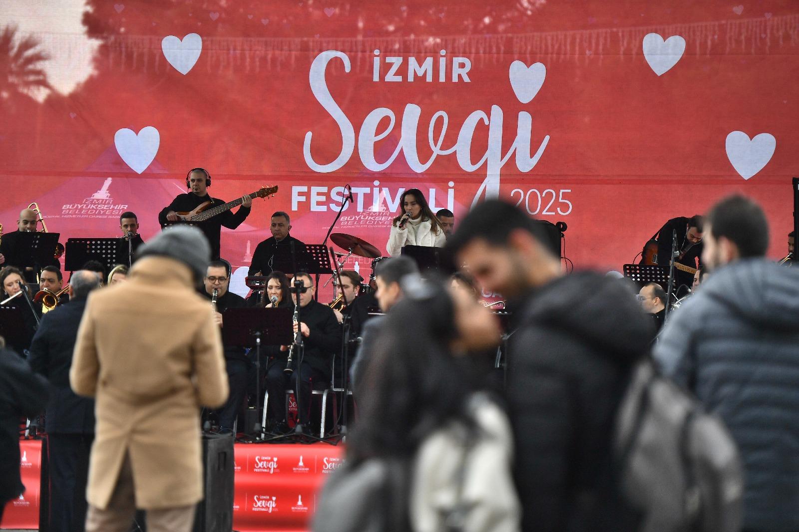 İzmir, kültür ve sanatın adresi oldu: İzmir sanatta rekora koşuyor