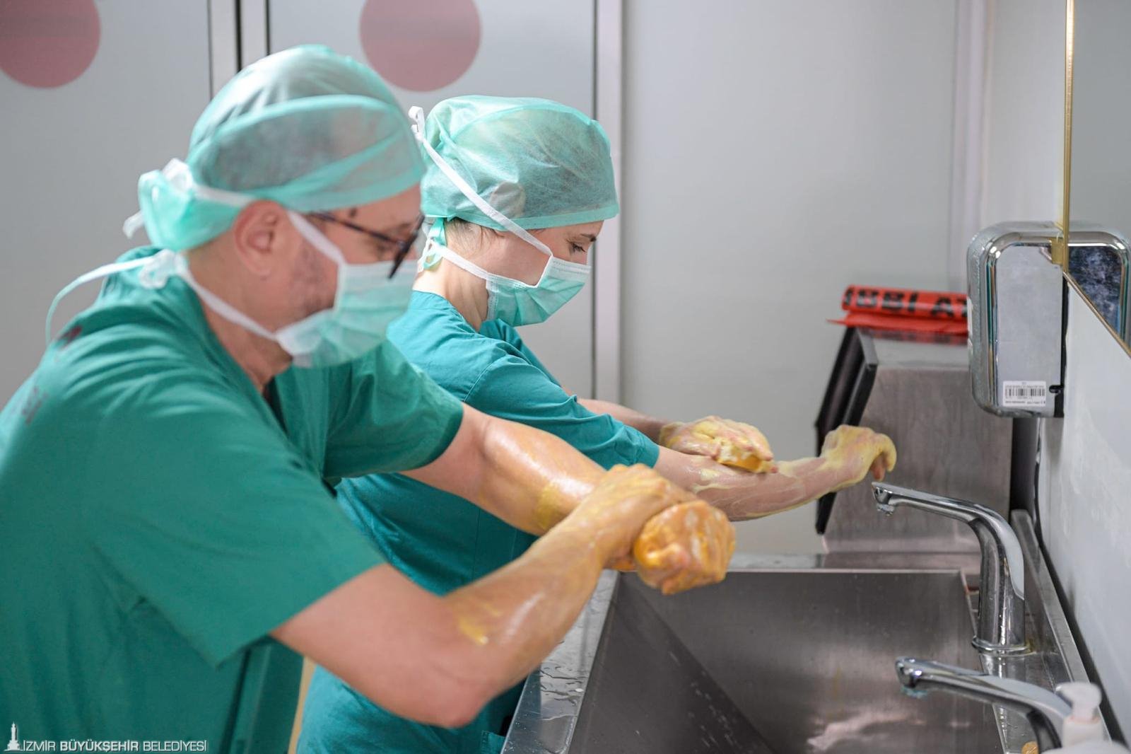 Eşrefpaşa Hastanesi'nde 'mucizevi' döngü: Doğdukları hastanede şimdi can kurtarıyorlar