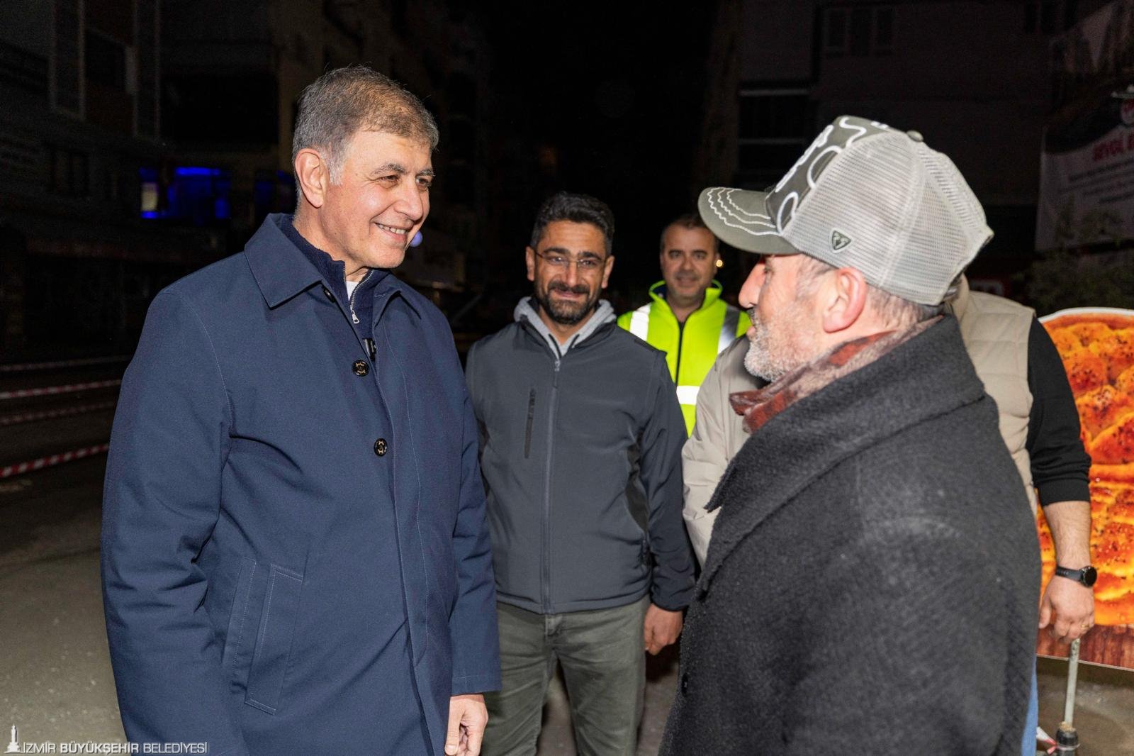 Tugay'dan yol emekçileriyle 'gece mesaisi': İşçilerin molasına konuk oldu