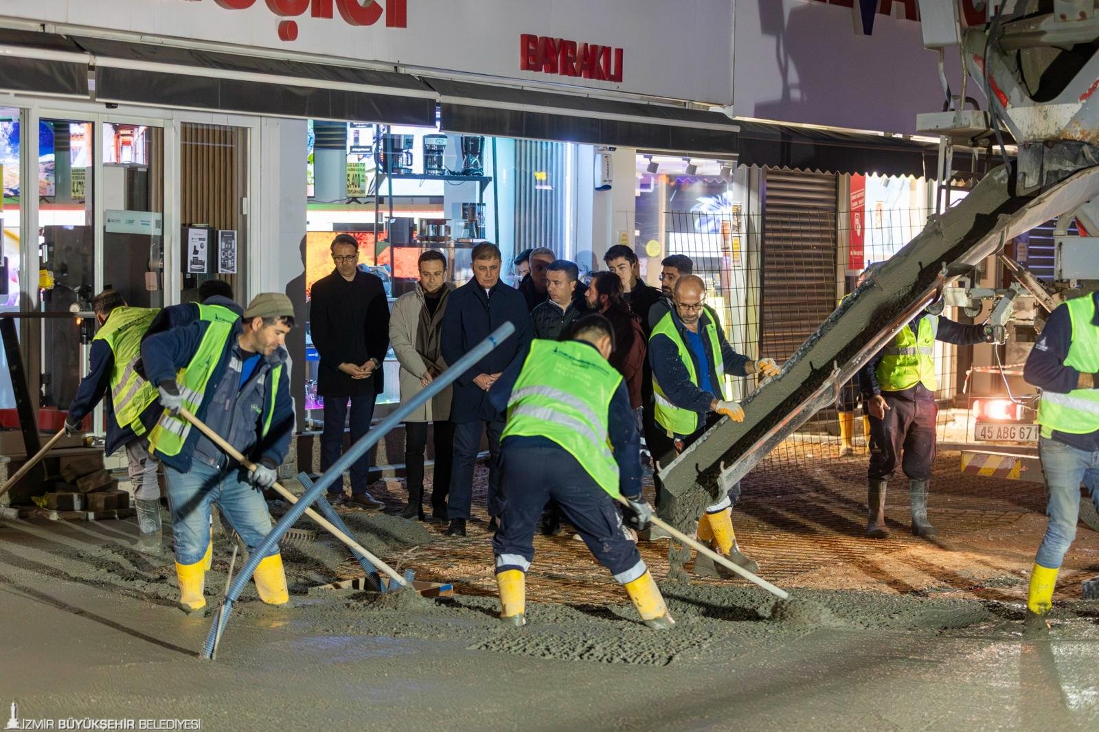 Tugay'dan yol emekçileriyle 'gece mesaisi': İşçilerin molasına konuk oldu