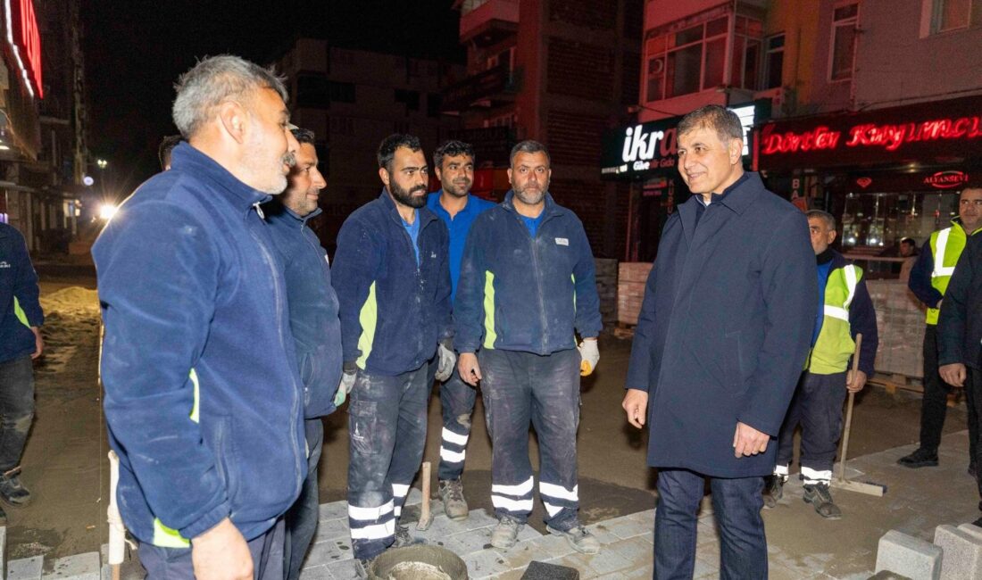 İzmir’in yolları gece gündüz süren hummalı bir çalışmayla yenileniyor! 

İzmir