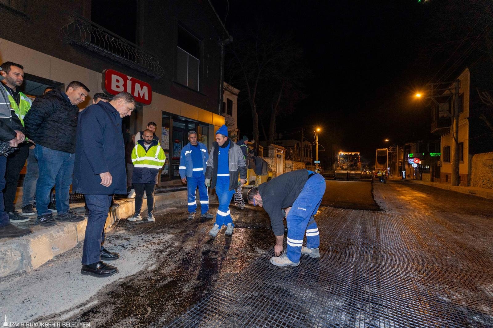 Tugay'dan yol emekçileriyle 'gece mesaisi': İşçilerin molasına konuk oldu