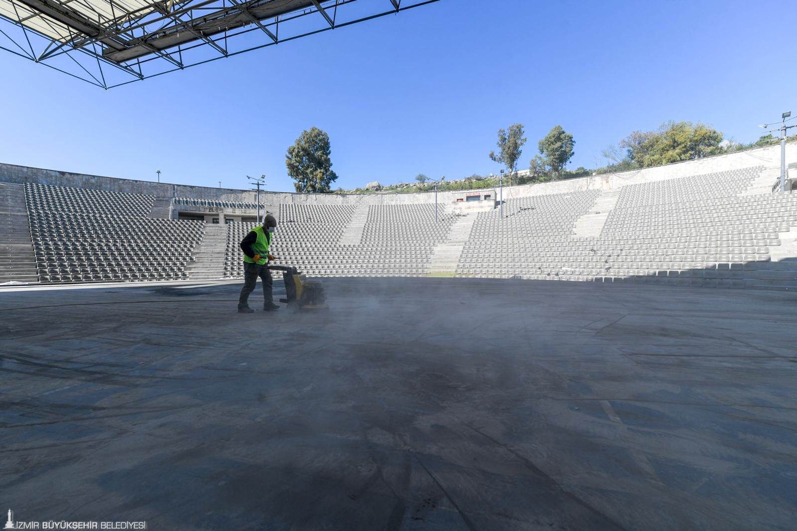 Aşık Veysel Amfi Tiyatro baştan aşağı yenileniyor: İzmir'in yaz akşamları artık daha konforlu 2 Aşık Veysel Amfi Tiyatro baştan aşağı yenileniyor: İzmir'in yaz akşamları artık daha konforlu