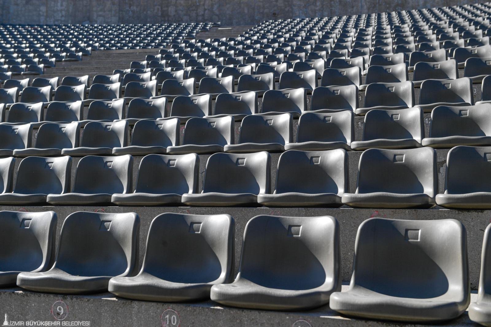 Aşık Veysel Amfi Tiyatro baştan aşağı yenileniyor: İzmir'in yaz akşamları artık daha konforlu 1 Aşık Veysel Amfi Tiyatro baştan aşağı yenileniyor: İzmir'in yaz akşamları artık daha konforlu