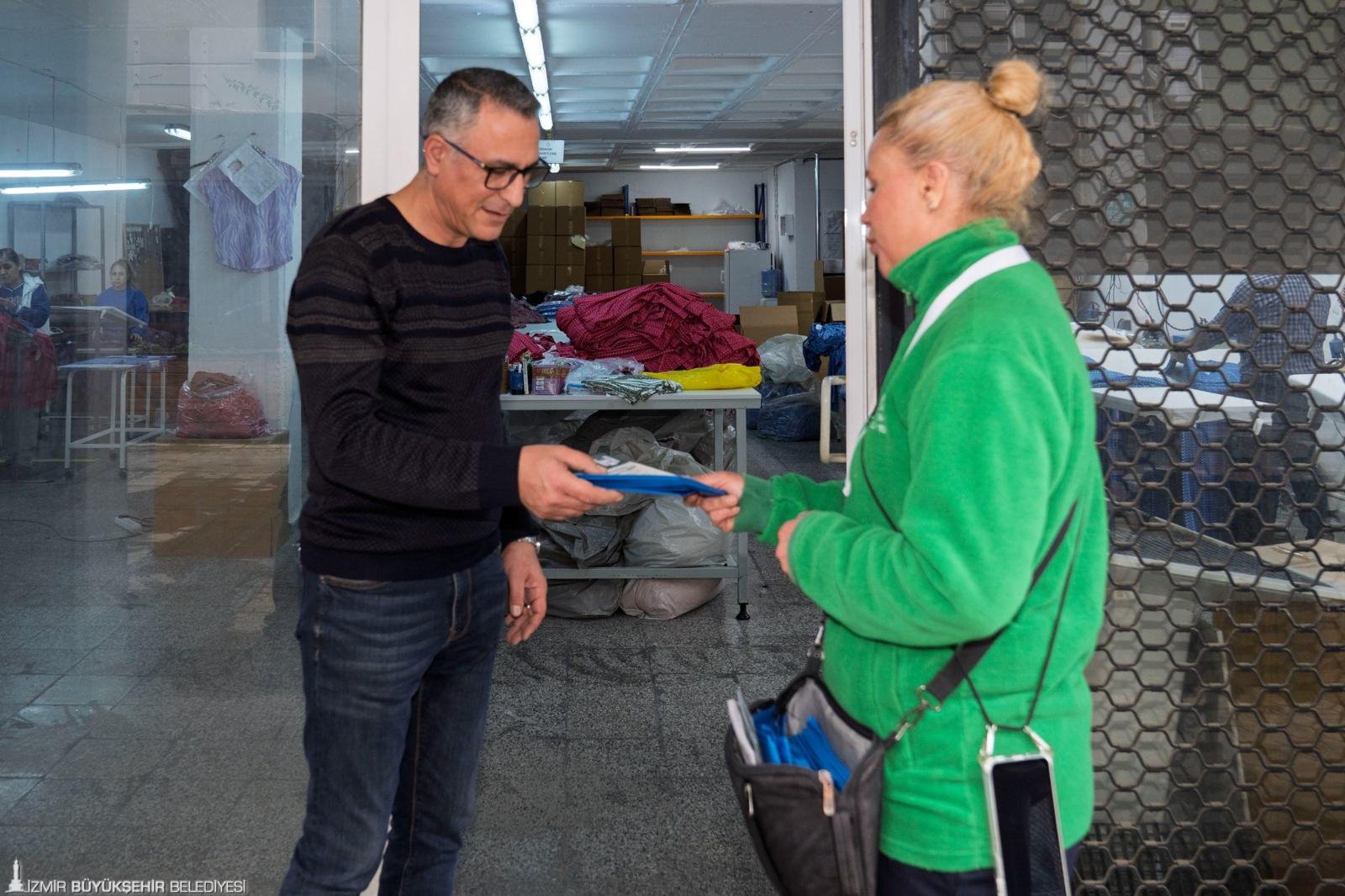 İzmir’in atık dönüşümü sanayiye sıçradı: MTK Sitesi "Mavi Poşet" ile dönüşüyor! 2 İzmir’in atık dönüşümü sanayiye sıçradı: MTK Sitesi "Mavi Poşet" ile dönüşüyor!