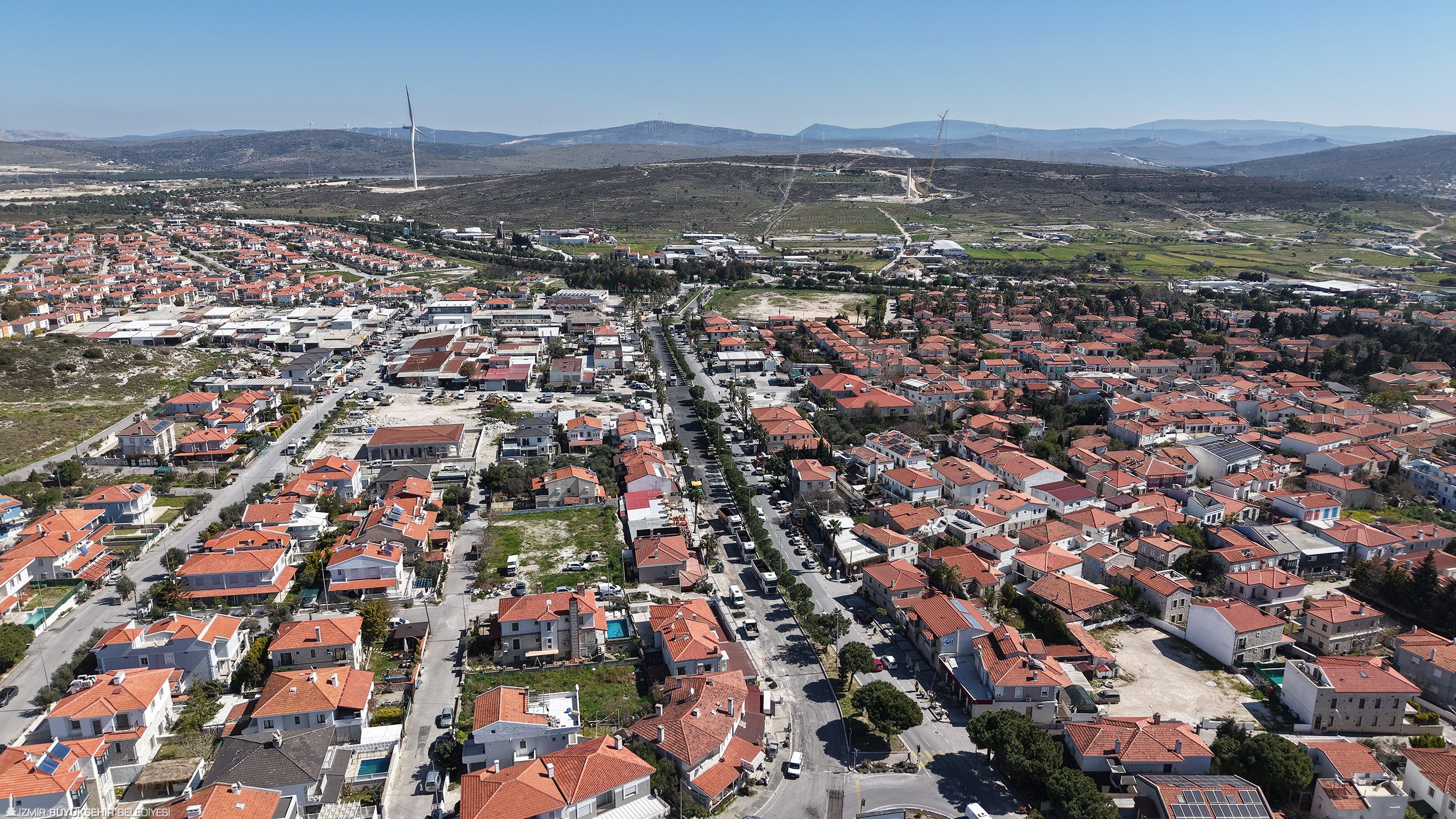 Çeşme yaz turizmine hazırlanıyor: Yollar sil baştan yenileniyor