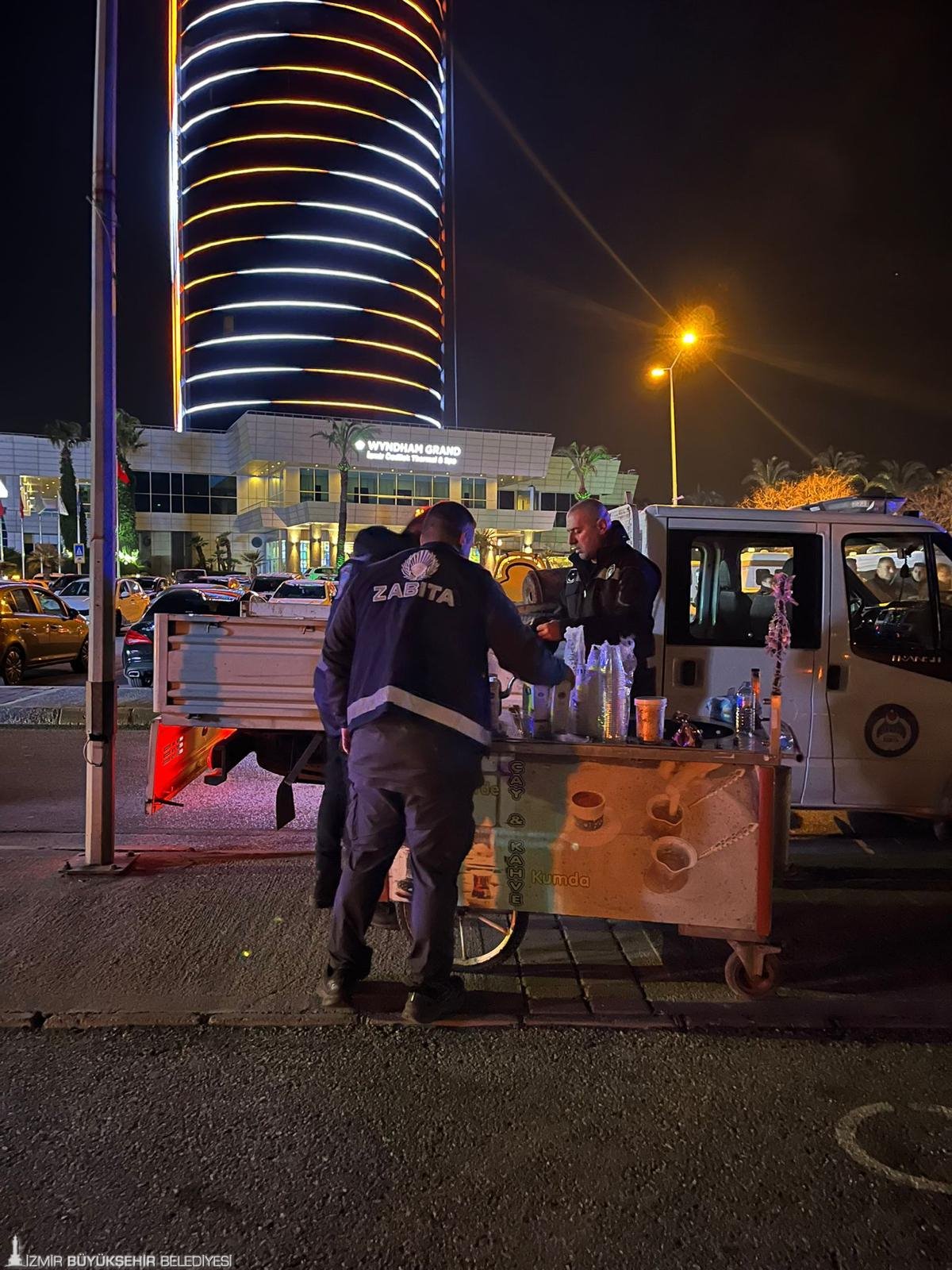 Büyükşehir zabıtası sahada: Fahiş fiyat ve izinsiz satışa geçit yok