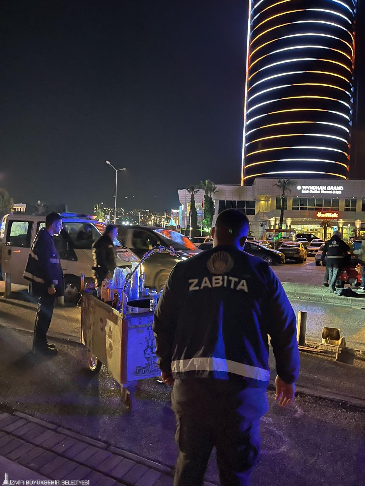Büyükşehir zabıtası sahada: Fahiş fiyat ve izinsiz satışa geçit yok