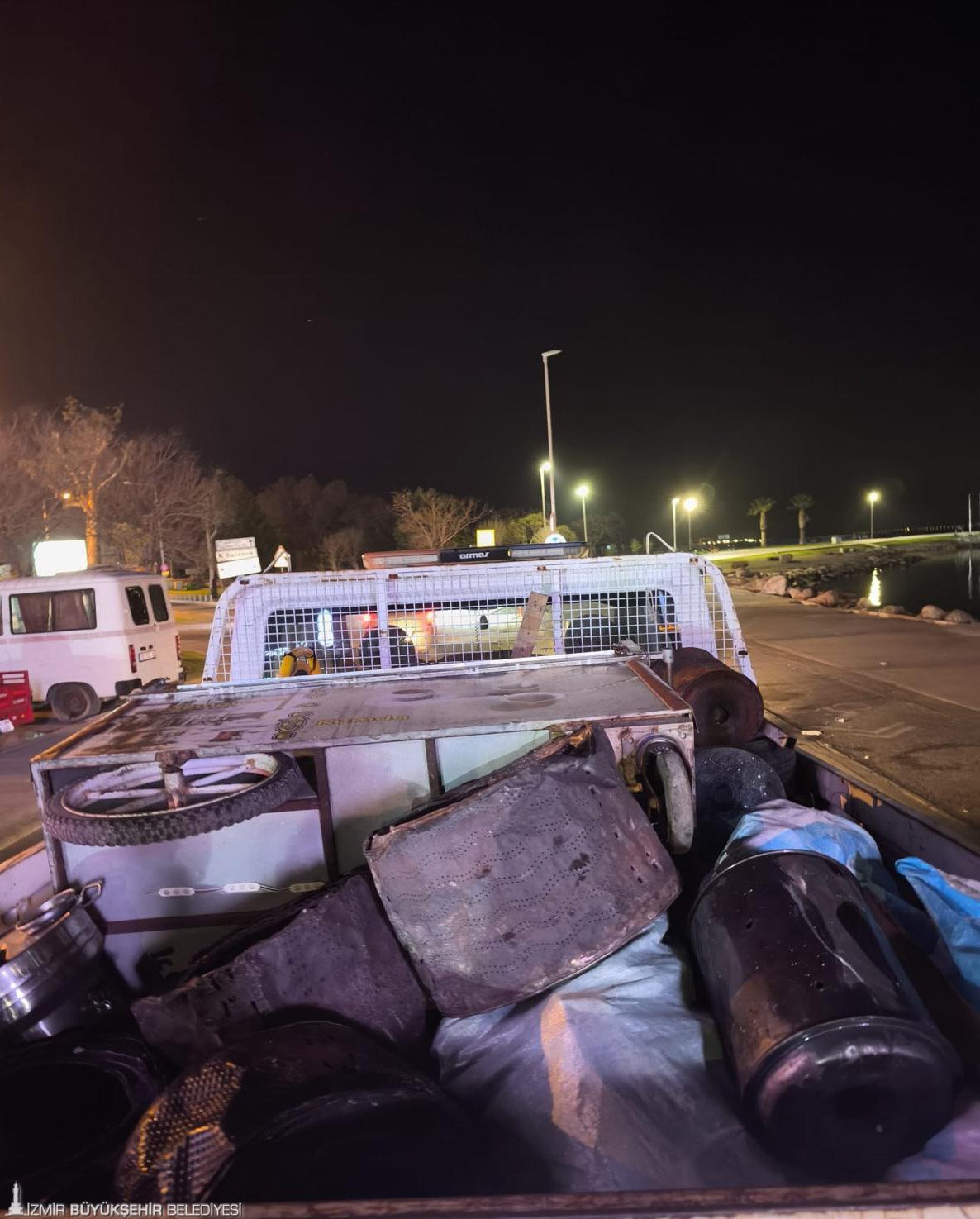 Büyükşehir zabıtası sahada: Fahiş fiyat ve izinsiz satışa geçit yok