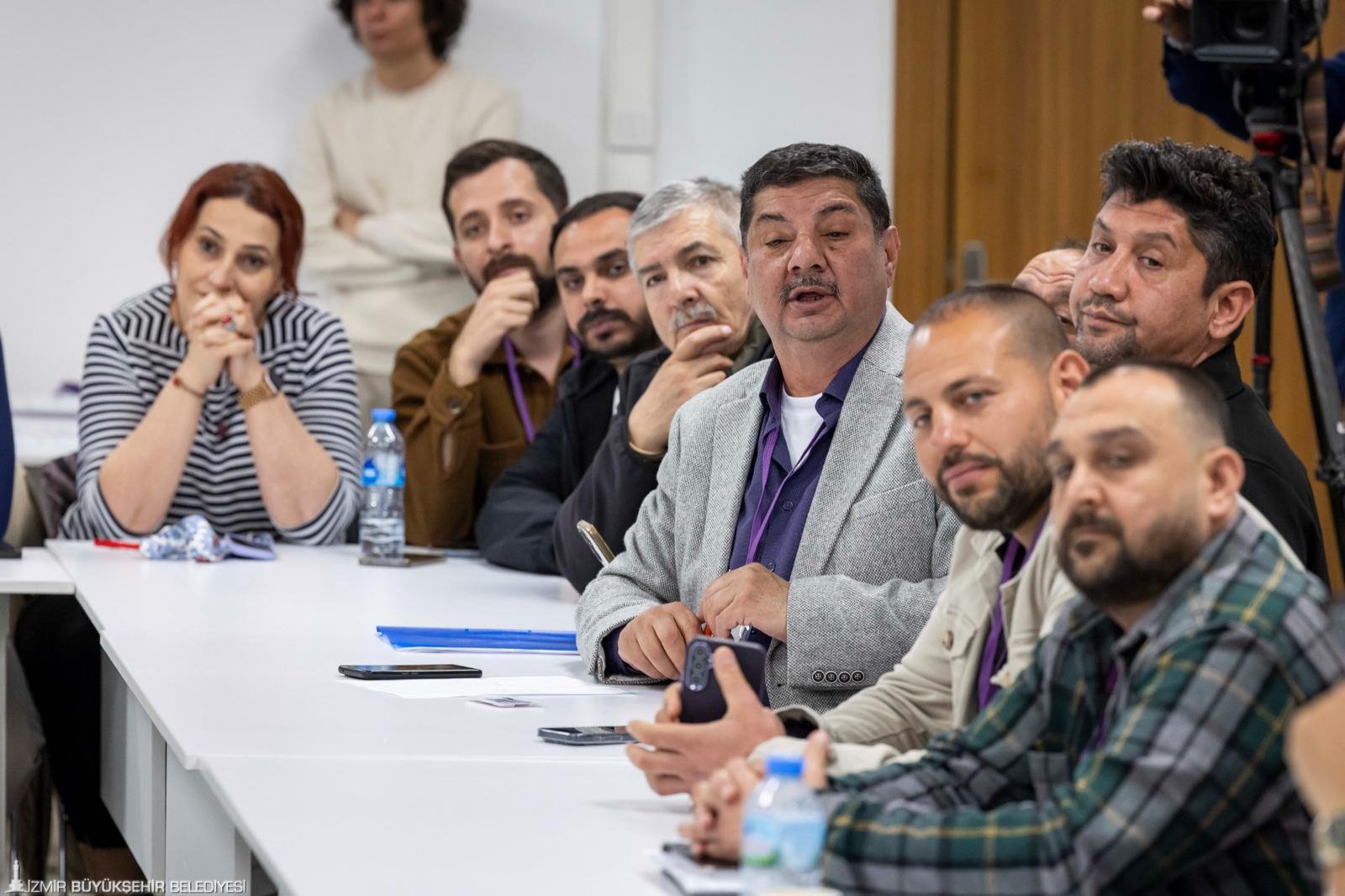 İzmir’de Romanlar için ortak akıl buluşması: 'Doğru adımlarla Romanların kaderini değiştireceğiz' 5 İzmir’de Romanlar için ortak akıl buluşması: 'Doğru adımlarla Romanların kaderini değiştireceğiz'