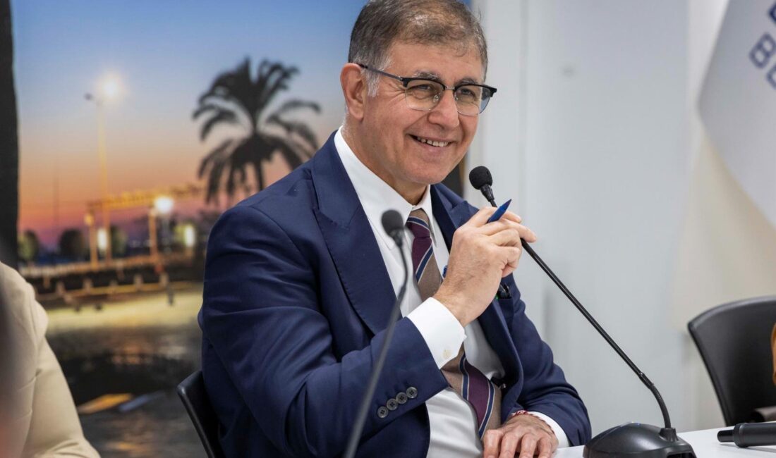 İzmir Büyükşehir Belediye Başkanı Dr. Cemil Tugay, Kültürpark’ta düzenlenen Roman