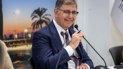 İzmir Büyükşehir Belediye Başkanı Dr. Cemil Tugay, Kültürpark’ta düzenlenen Roman