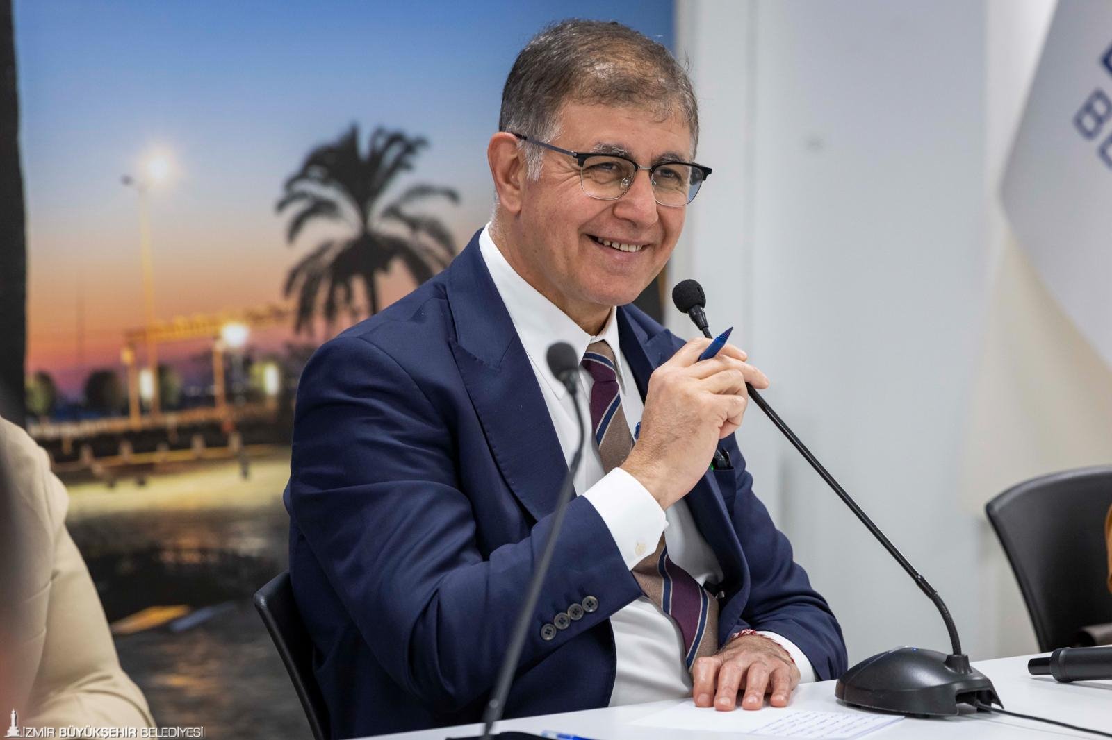 İzmir’de Romanlar için ortak akıl buluşması: 'Doğru adımlarla Romanların kaderini değiştireceğiz' 4 İzmir’de Romanlar için ortak akıl buluşması: 'Doğru adımlarla Romanların kaderini değiştireceğiz'