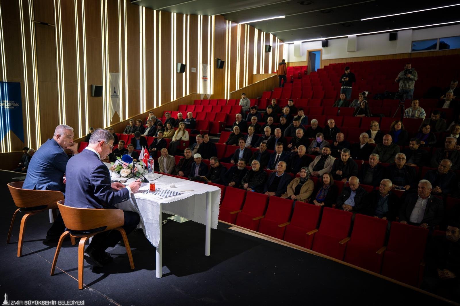 Tugay sahaya indi; muhtarları dinledi: 2 yılda 49 bin başvuruya çözüm