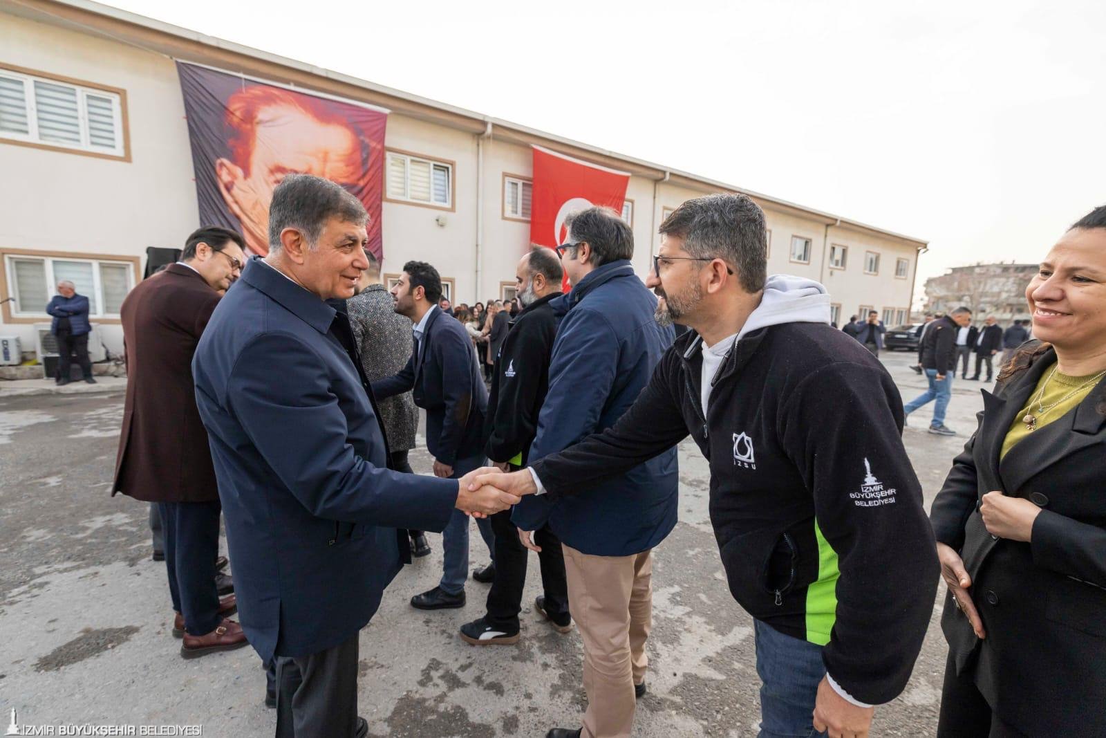 Başkan Tugay, İZSU personeli ile bayramlaştı: 'Bu kentin gururusunuz; İzmir size emanet'