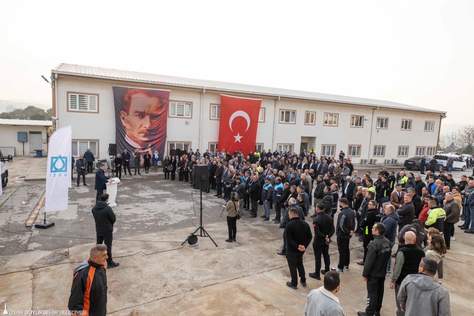 Başkan Tugay, İZSU personeli ile bayramlaştı: 'Bu kentin gururusunuz; İzmir size emanet'