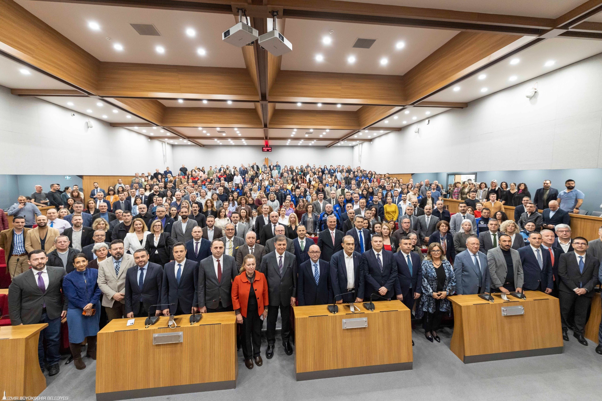 Başkan Tugay personelle bayramlaştı: 'Yol arkadaşlarım; sizler bu kentin vicdanısınız'