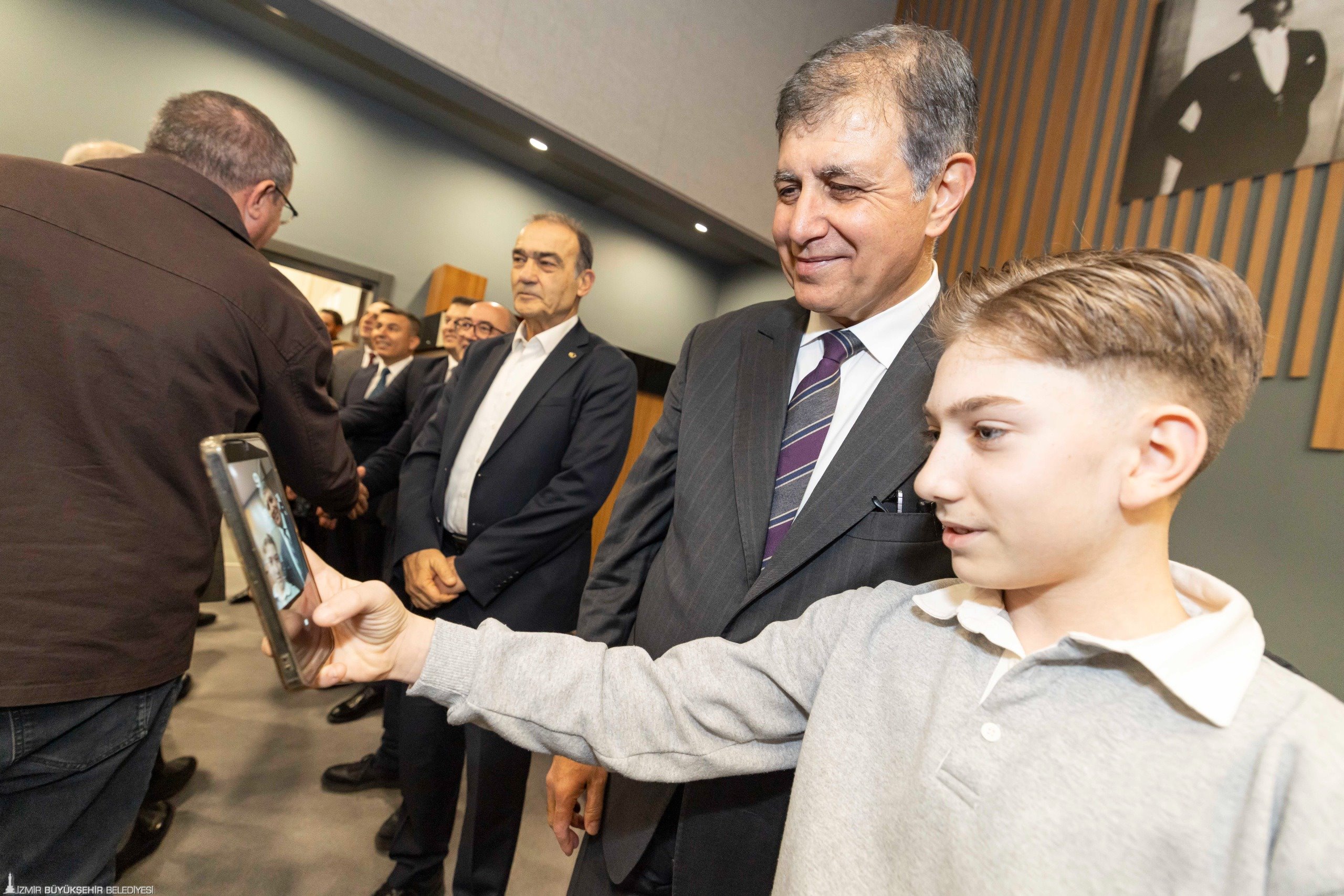 Başkan Tugay personelle bayramlaştı: 'Yol arkadaşlarım; sizler bu kentin vicdanısınız'