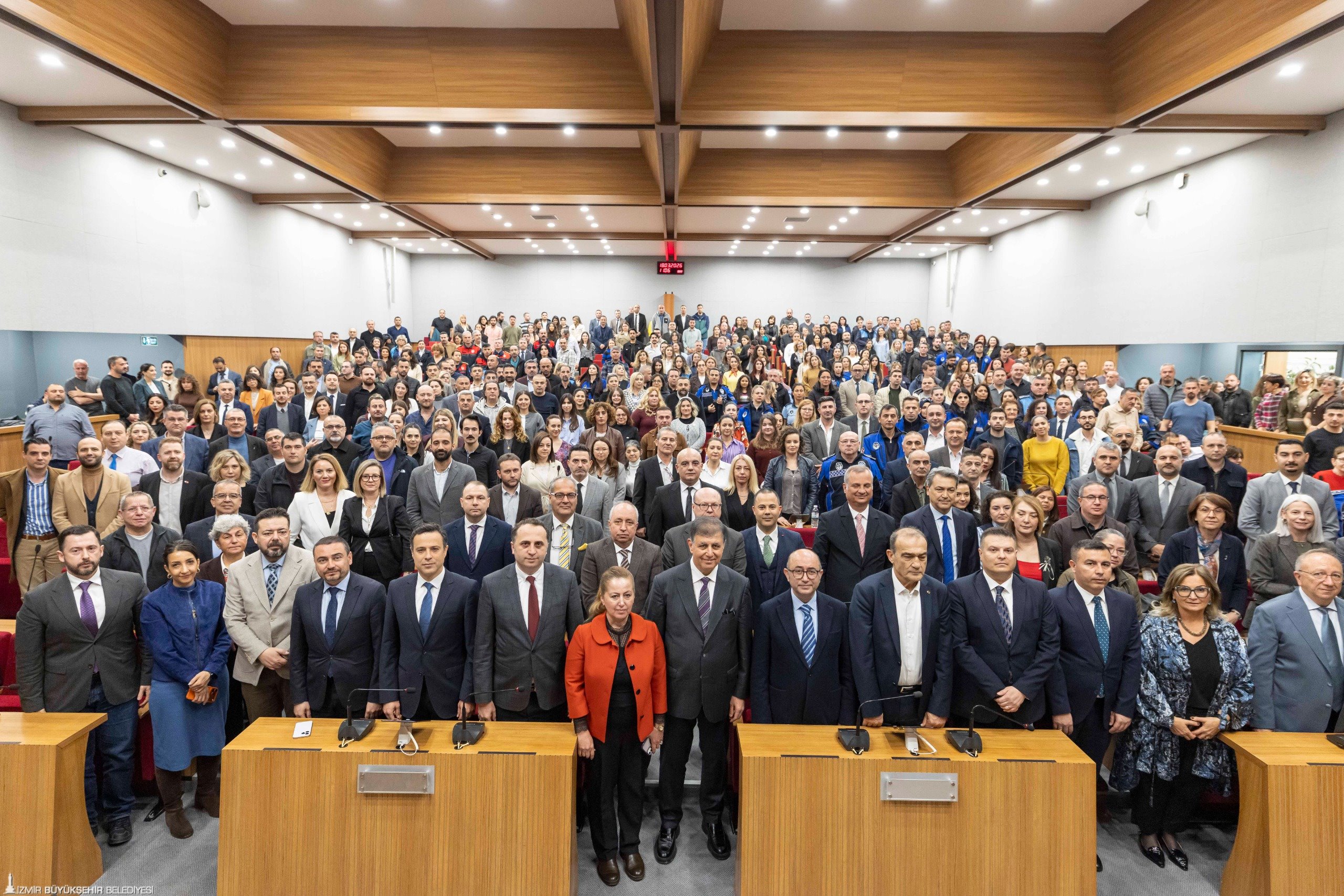 Başkan Tugay personelle bayramlaştı: 'Yol arkadaşlarım; sizler bu kentin vicdanısınız'