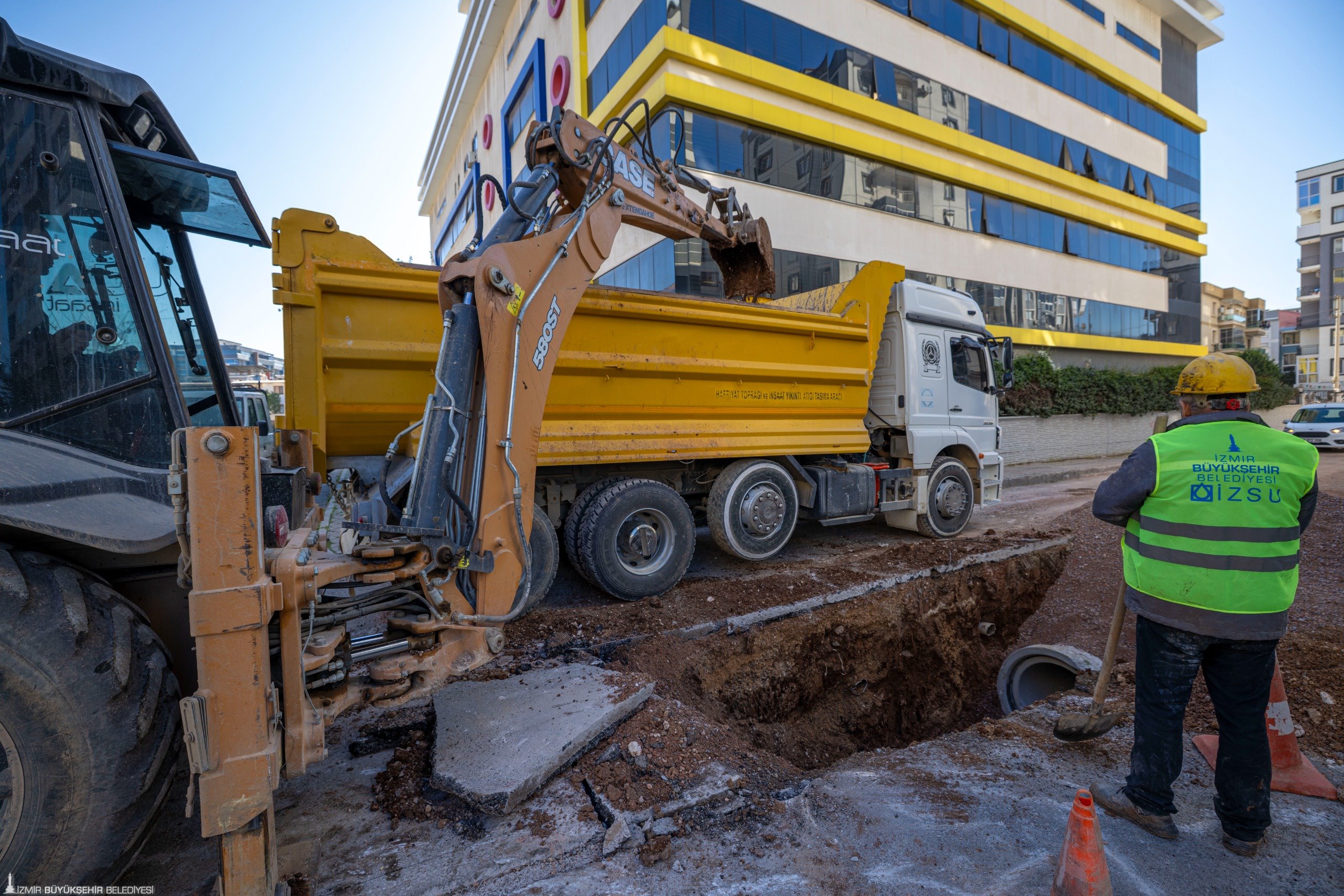 İZSU’dan Buca’ya 420 milyonluk altyapı yatırımı: 19 mahallede su taşkını çilesi sona eriyor