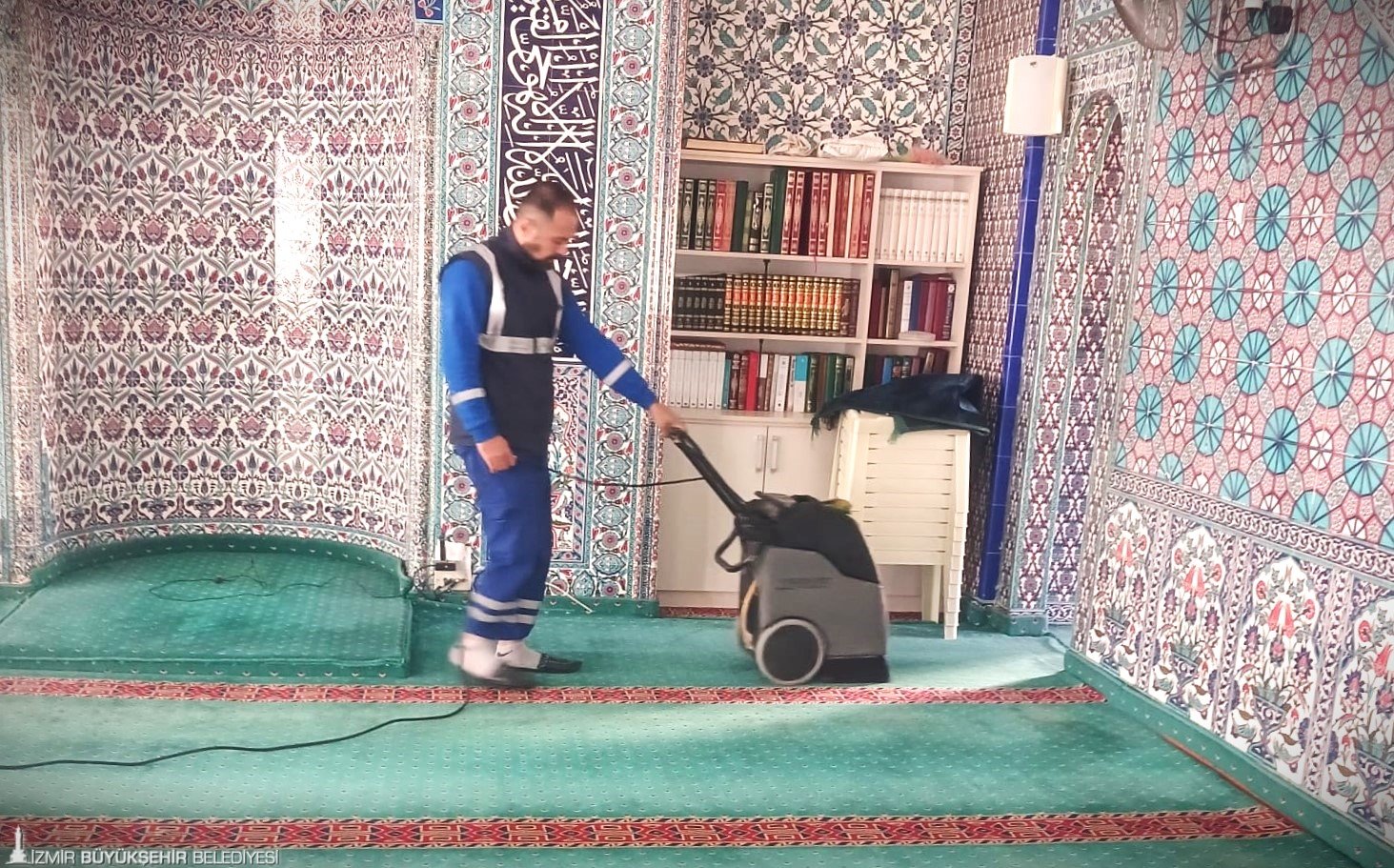 İzmir'de camilerde bayram temizliği seferberliği: Mihraptan avizelere dip köşe hijyen