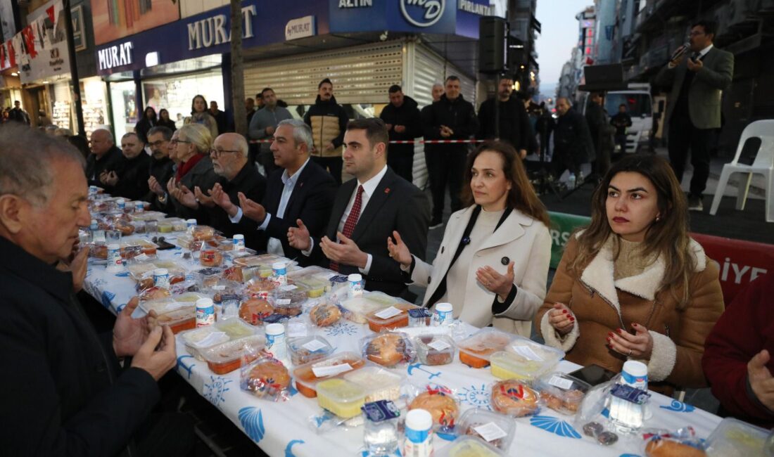 Karşıyaka Belediyesi, Kadir Gecesi’nde unutulmaz bir organizasyona imza attı.

Çarşının bir