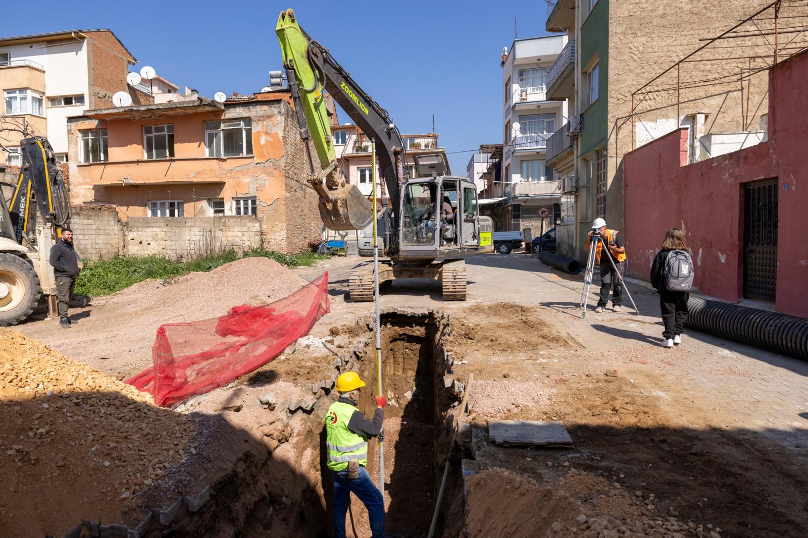 Ödemiş’te yeraltı yeniden inşa ediliyor: Yağmur suyu ve içme suyu hattı sil baştan! 
