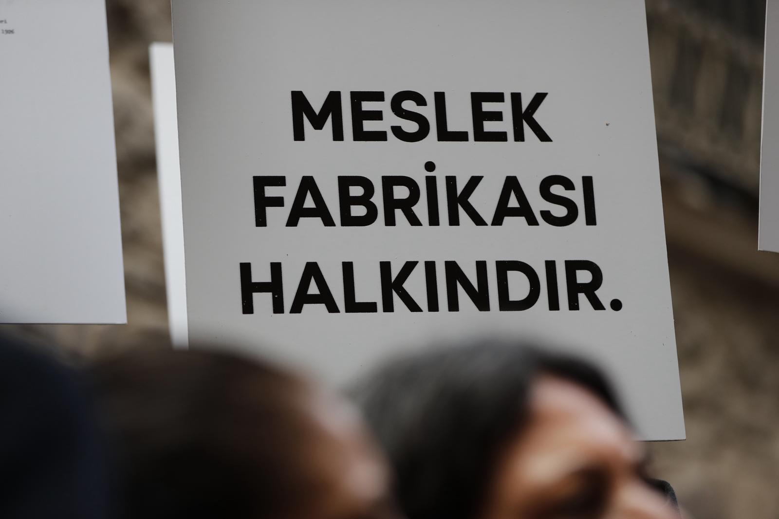 Tugay Meslek Fabrikası önünde 'tahliye direnişi' başlattı: 'Çözülene kadar gitmeyeceğim'