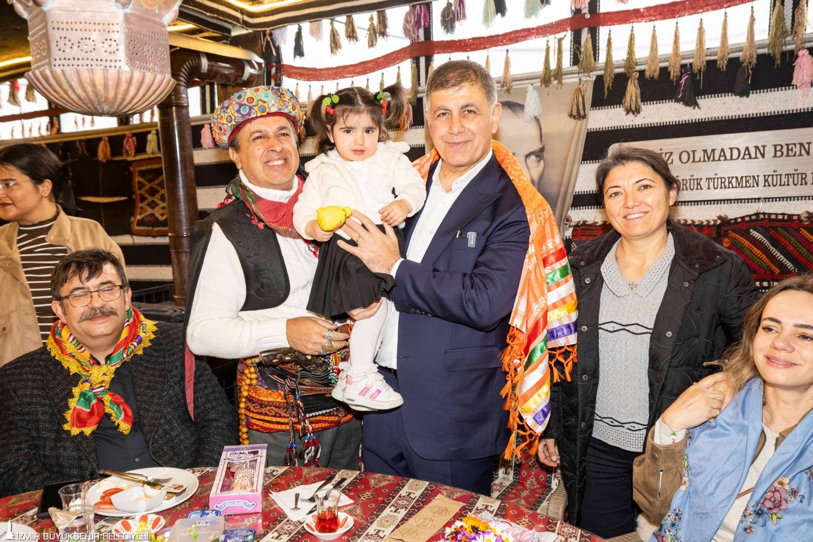 Tugay'dan Oba'da 'Vefa' mesajı: Semeni tepsisinde ne diledi? 11 Tugay'dan Oba'da 'Vefa' mesajı: Semeni tepsisinde ne diledi?