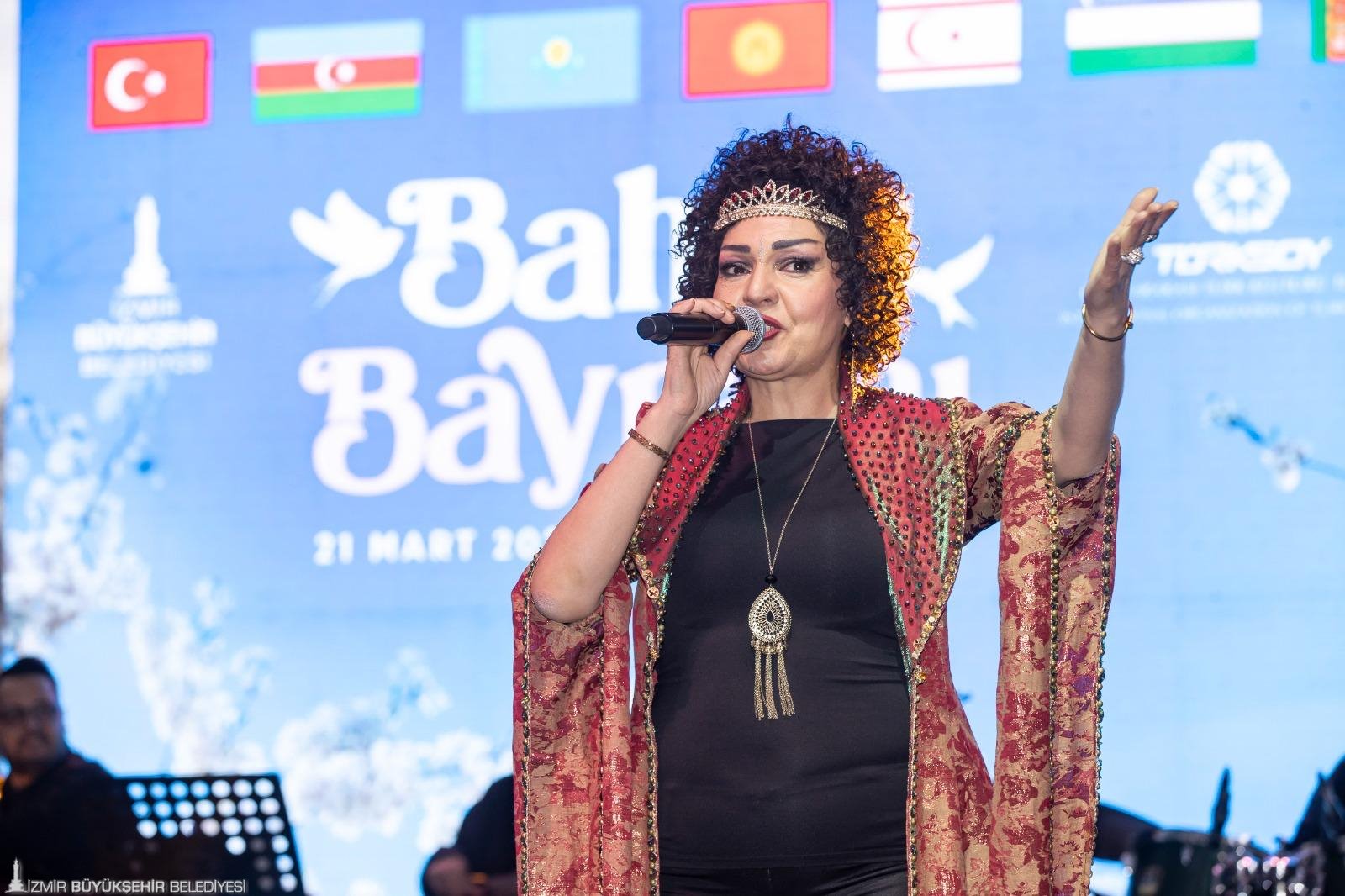 Bahar Bayramı İzmir’e çok yakıştı: Demir dövüldü, ateşten atlandı