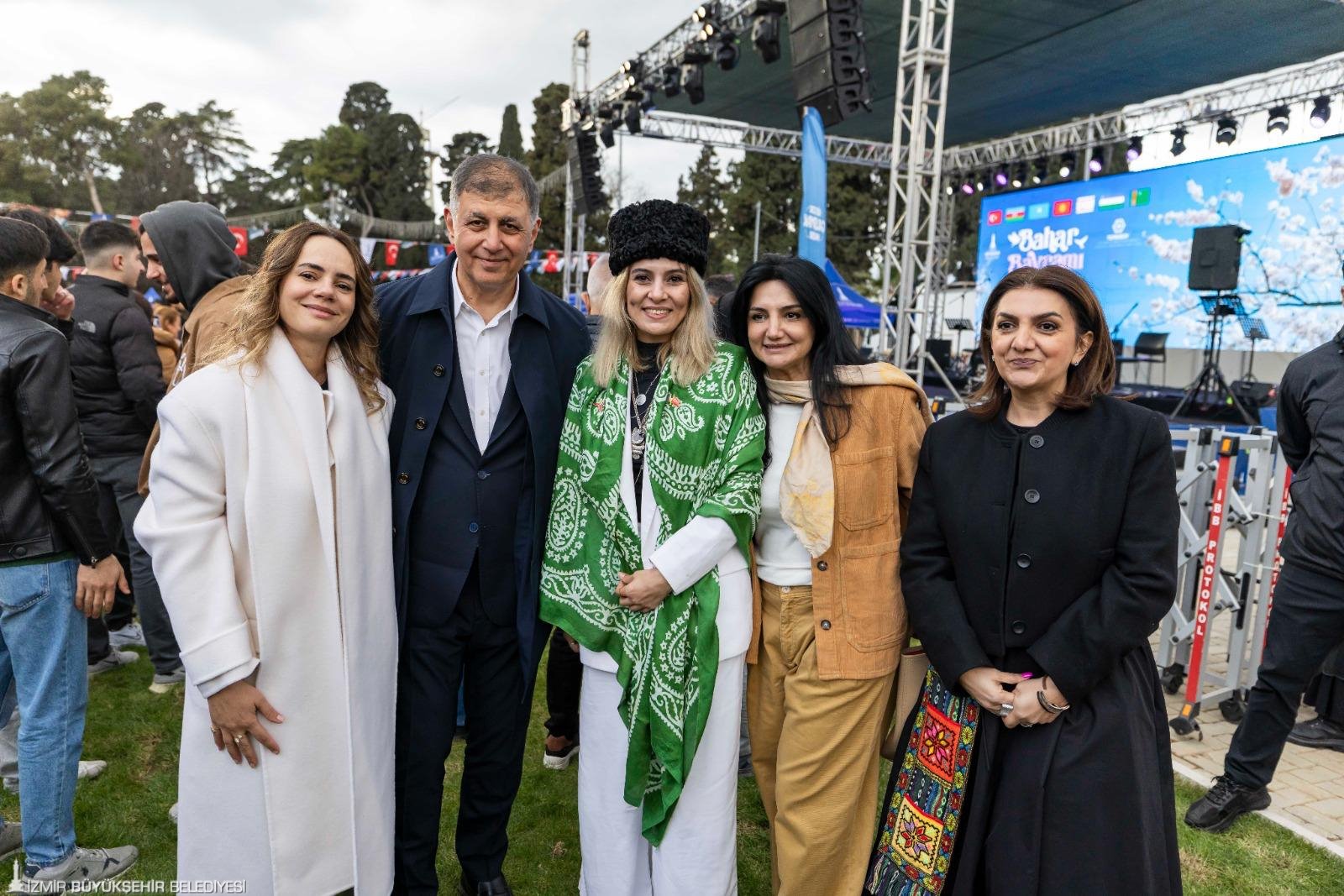 Bahar Bayramı İzmir’e çok yakıştı: Demir dövüldü, ateşten atlandı