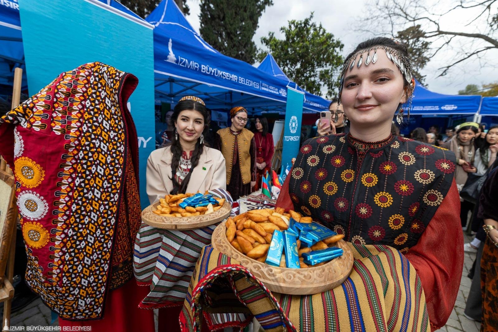 Bahar Bayramı İzmir’e çok yakıştı: Demir dövüldü, ateşten atlandı