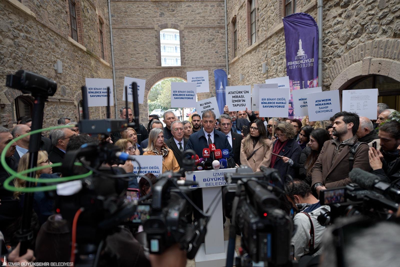 Kocaoğlu'ndan Meslek Fabrikası tepkisi: 'İzmir'e baskı kabul edilemez' 1 Kocaoğlu'ndan Meslek Fabrikası tepkisi: 'İzmir'e baskı kabul edilemez'