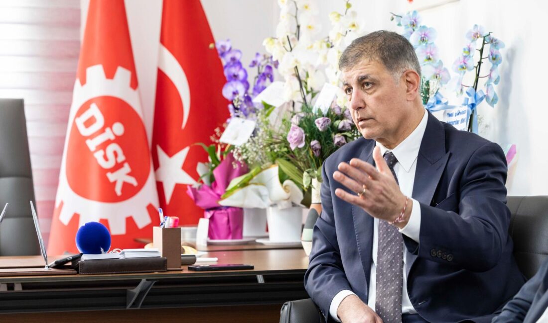 İzmir Büyükşehir Belediye Başkanı Dr. Cemil Tugay, DİSK Ege Bölge