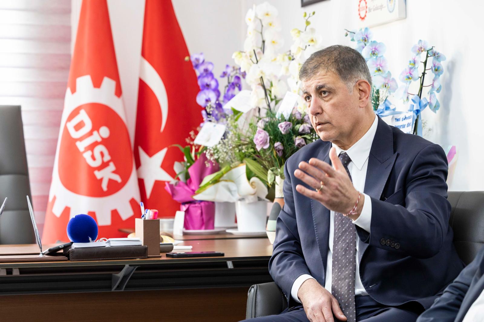 İzmir’de "Emek" ve "Belediye" tek yürek! Tugay’dan DİSK’e çağrı: “Takım olmalıyız”