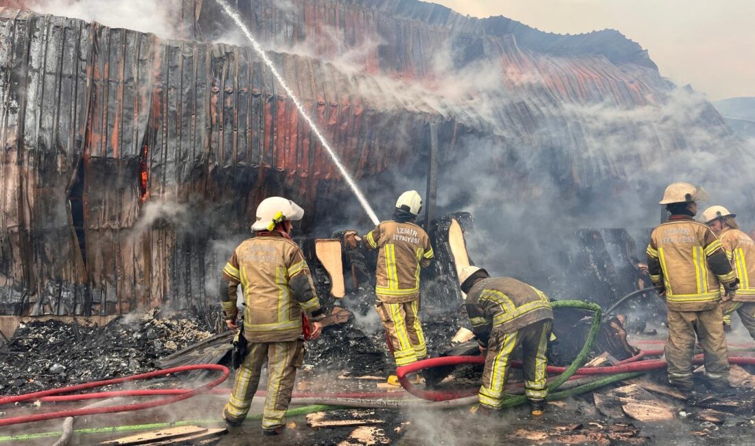 İzmir'in mobilya üssünde korkutan yangın... 

Buca Seyhanlar Mahallesi’nde gece yarısı