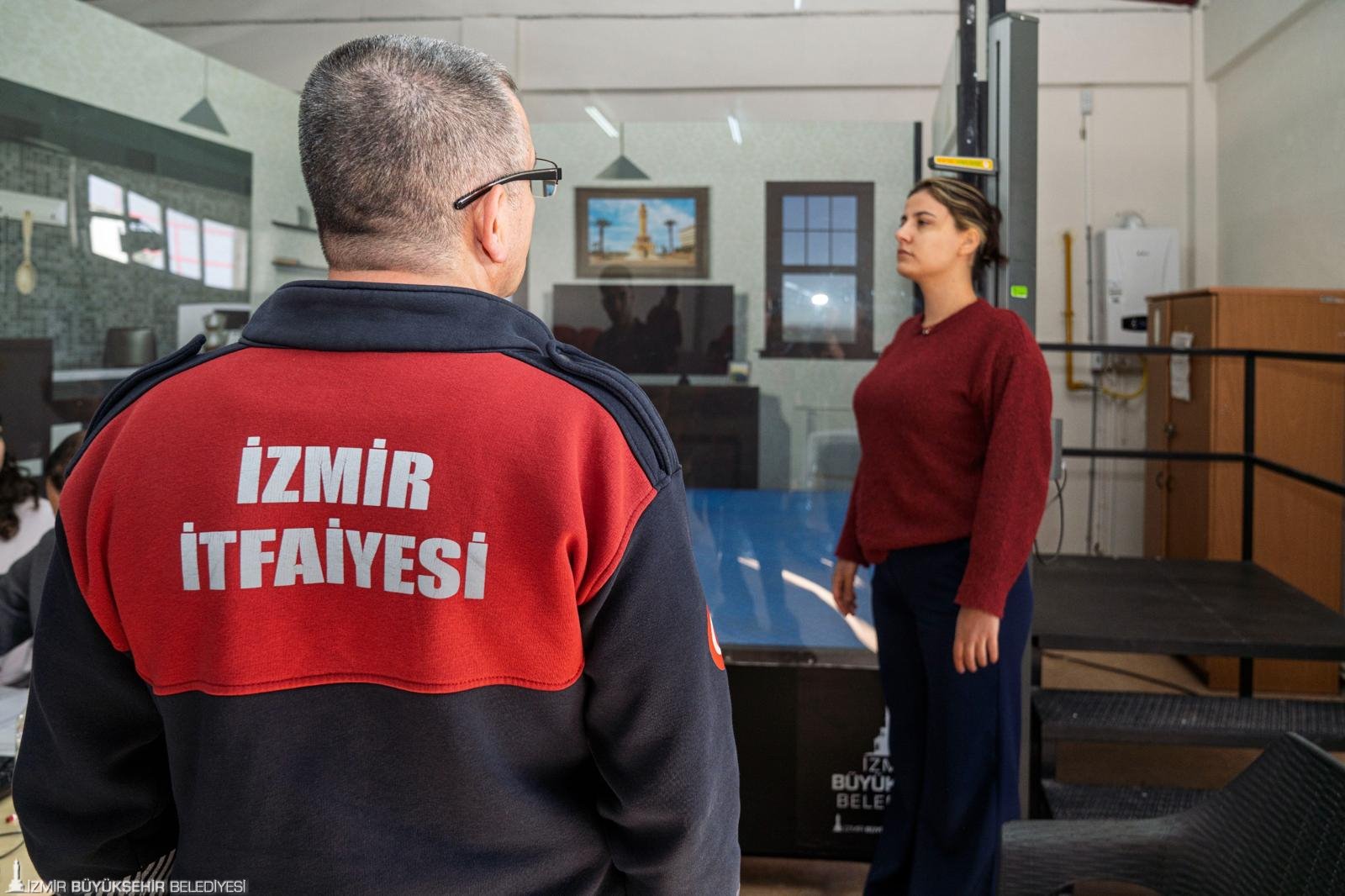 İzmir İtfaiyesi güçleniyor: 100 yeni memur alınacak